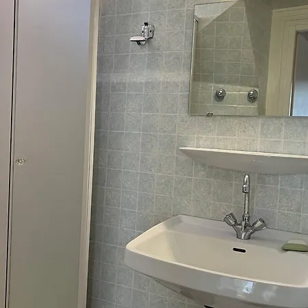 T3 Chaleureux Au Centre De Cauterets, 4 Couchages, Balcon Sud, Proche Thermes Et Telecabine - Fr-1-234-132 * Cauterets